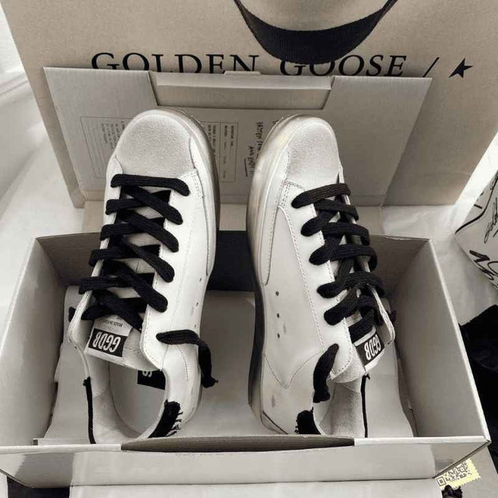 Golden Goose Super-Star – Branco com Estrela Preta