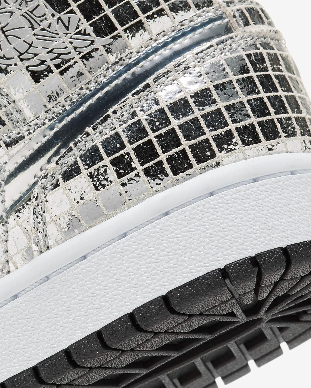 Air Jordan 1 Mid - Prata Metálica