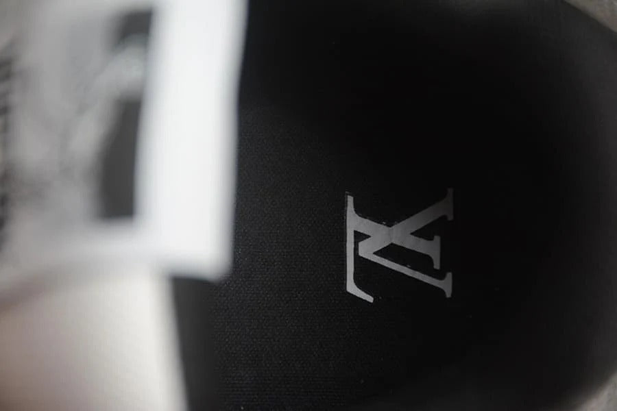 Louis Vuitton Trainer – Preto/Branco