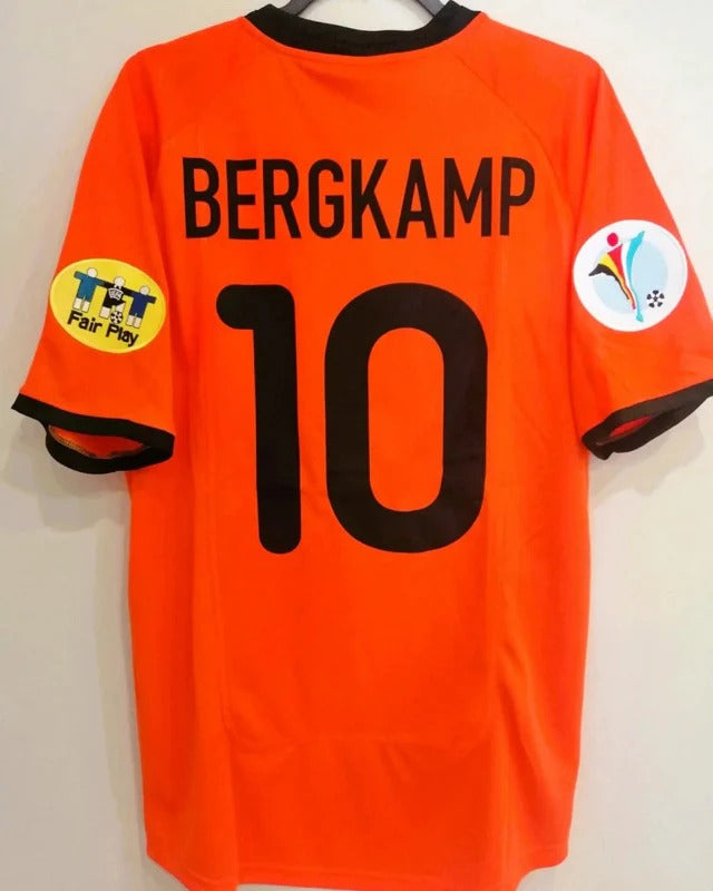 Camisa Retrô Holanda 2000/01 Home - BERGKAMP #10 (+Patches)