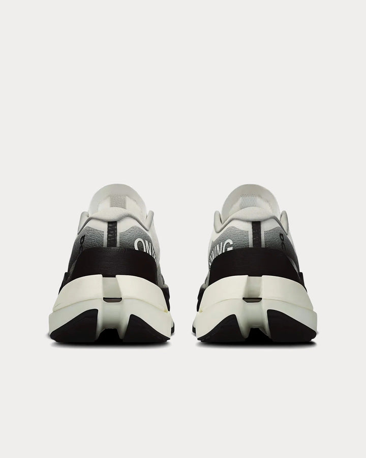 On Running Cloudboom Max - Branco/Preto