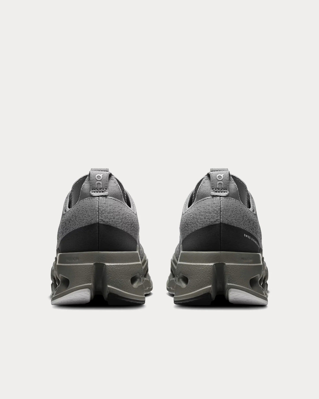 On Running Cloudsurfer Max – Liga/Asfalto