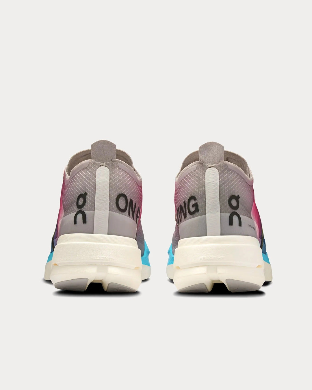 On Running Cloudboom Strike – Branco/Horizonte