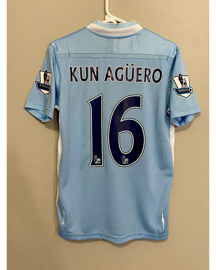 Camisa Retrô Manchester City 2011/12 Home - Kun Agüero #16 (+Patches)