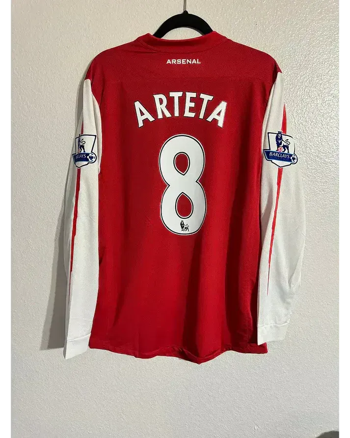 Camisa Retrô Arsenal 2010/11 Home - Mikel Arteta #8 (+Patches)