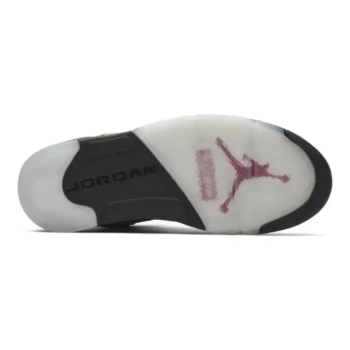 Supreme x Air Jordan 5 Retro - Camuflagem do Deserto