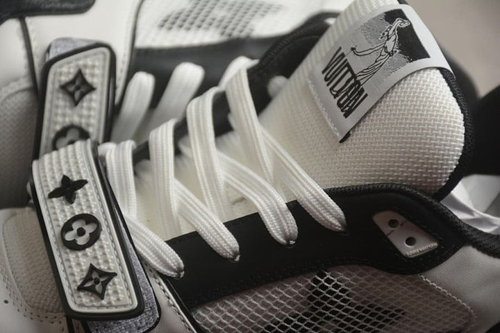 Louis Vuitton Trainer – Preto/Branco