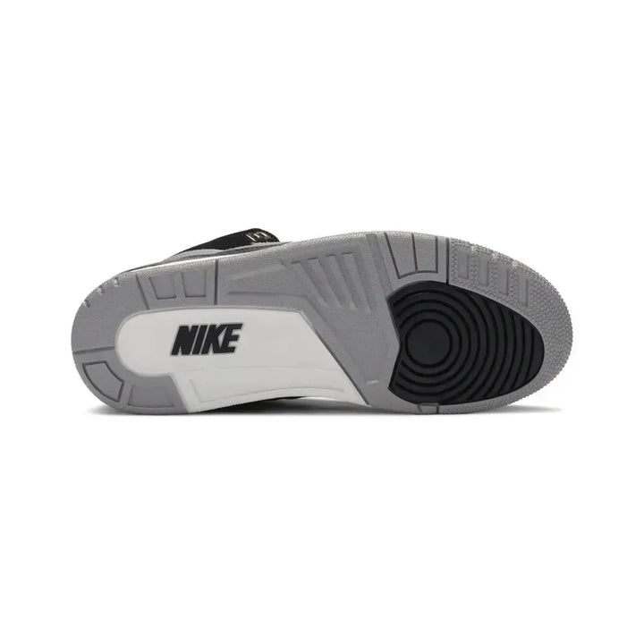 Air Jordan 3 Tinker - Preto Cimento/Dourado