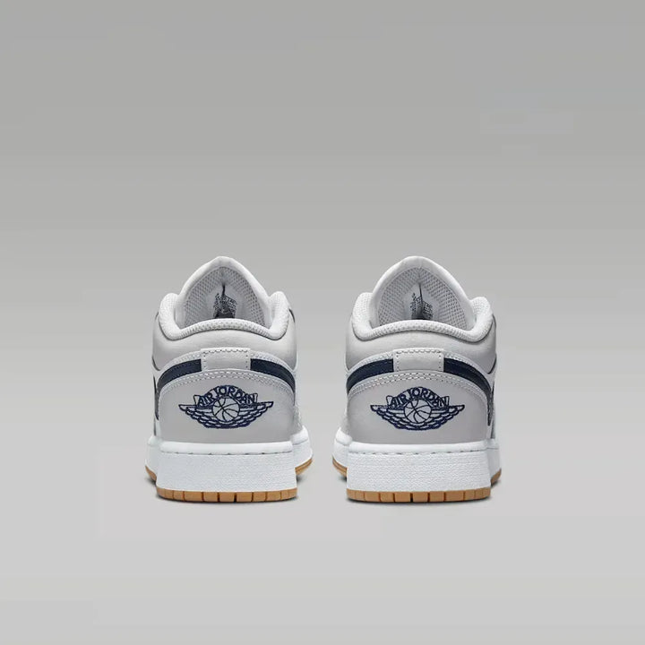Air Jordan 1 Low GS - Branco/Cinza Neutro/Azul Marinho