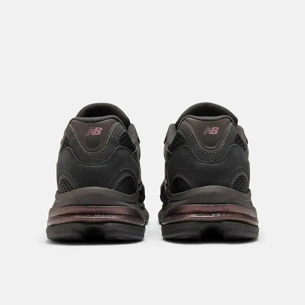 New Balance 2010 - Preto Metálico/Marrom escuro