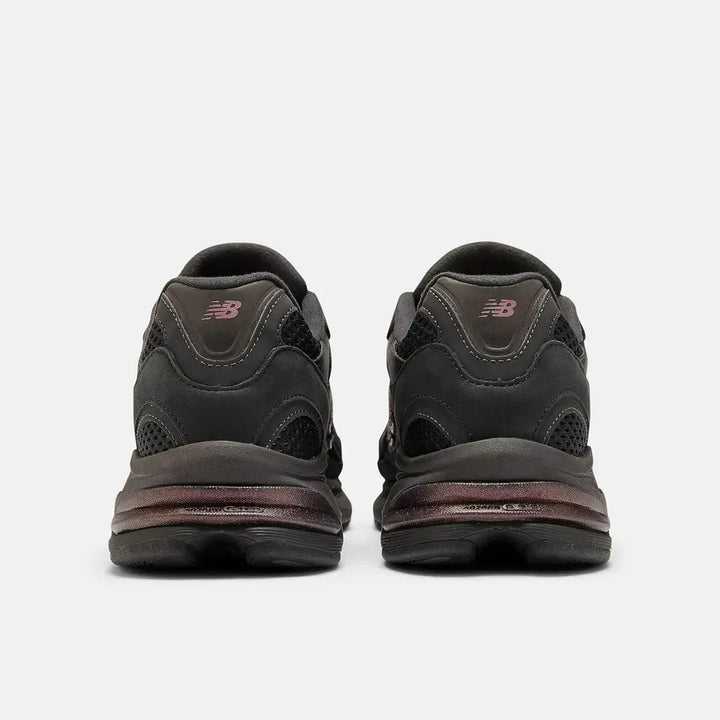 New Balance 2010 - Preto Metálico/Marrom escuro