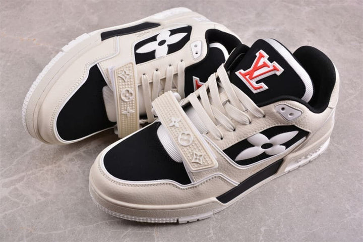 Louis Vuitton Trainer – Preto/Branco/Creme