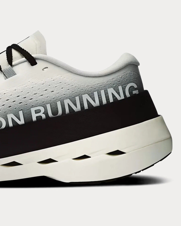 On Running Cloudboom Max - Branco/Preto