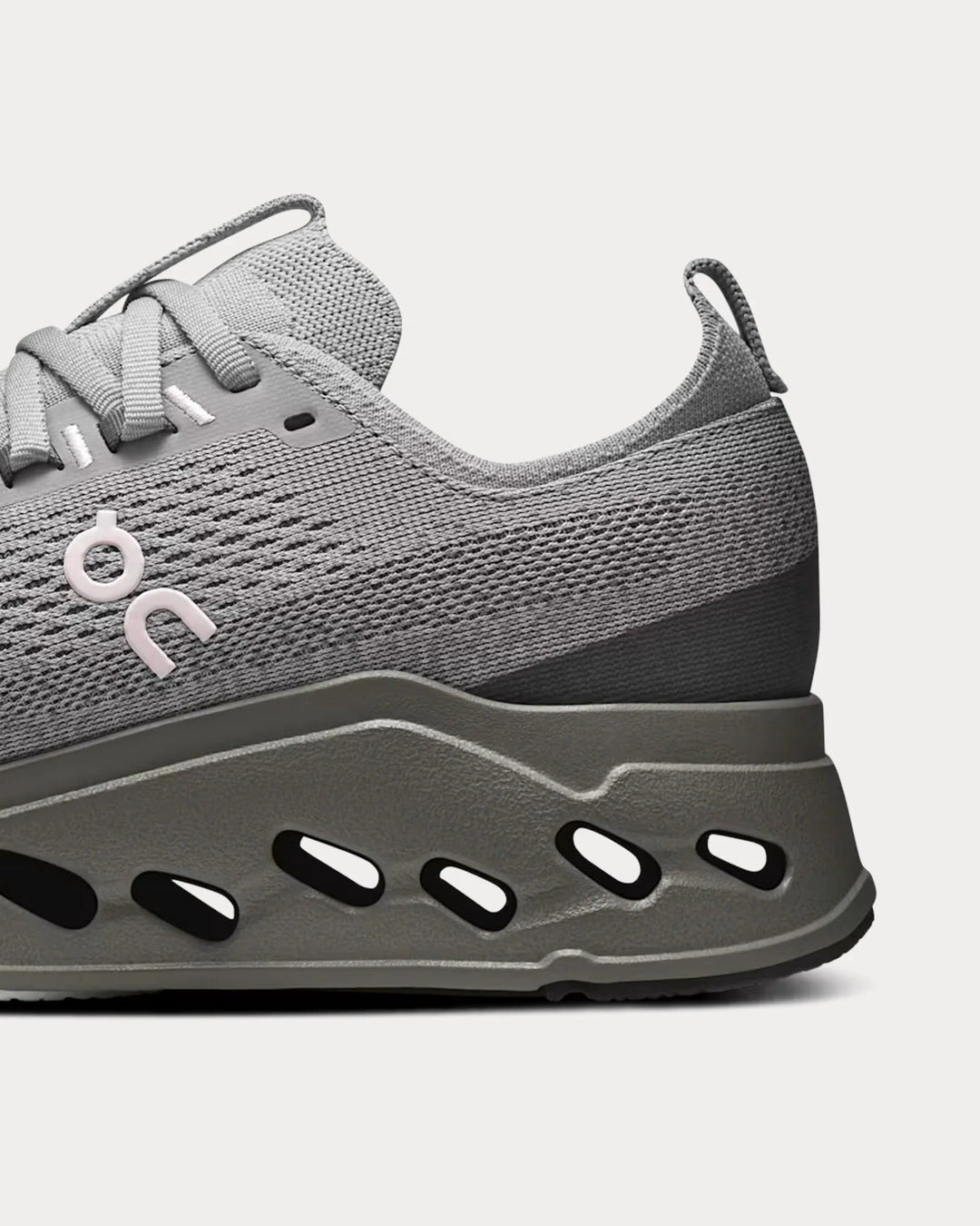 On Running Cloudsurfer Max – Liga/Asfalto