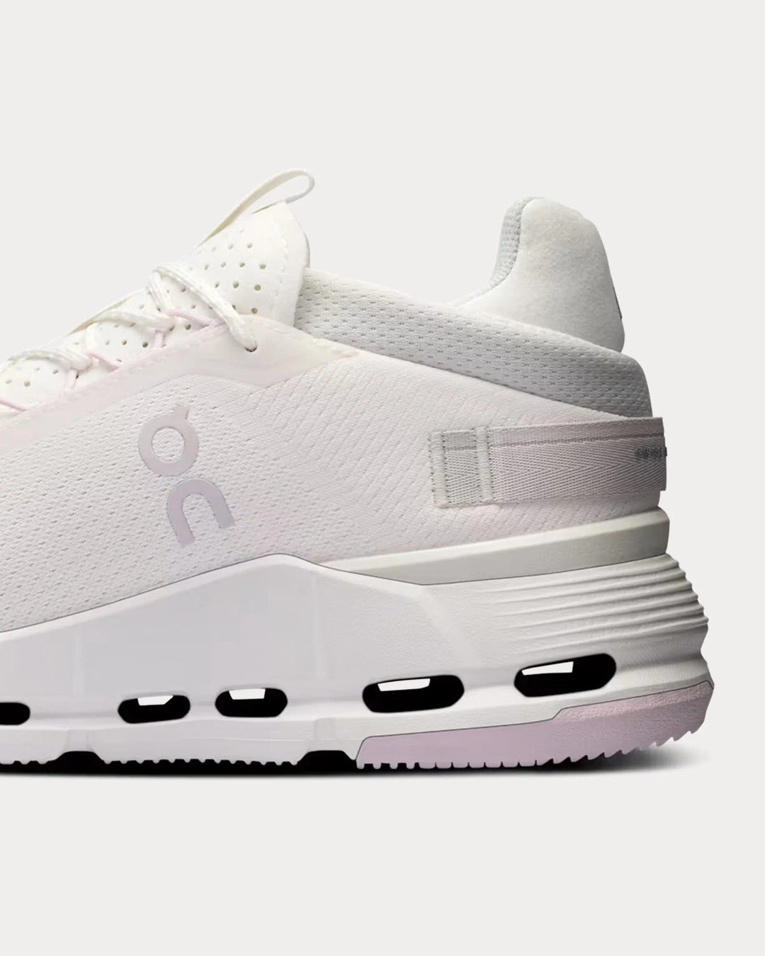 On Running Cloudnova 2 – Branco/Orquídea