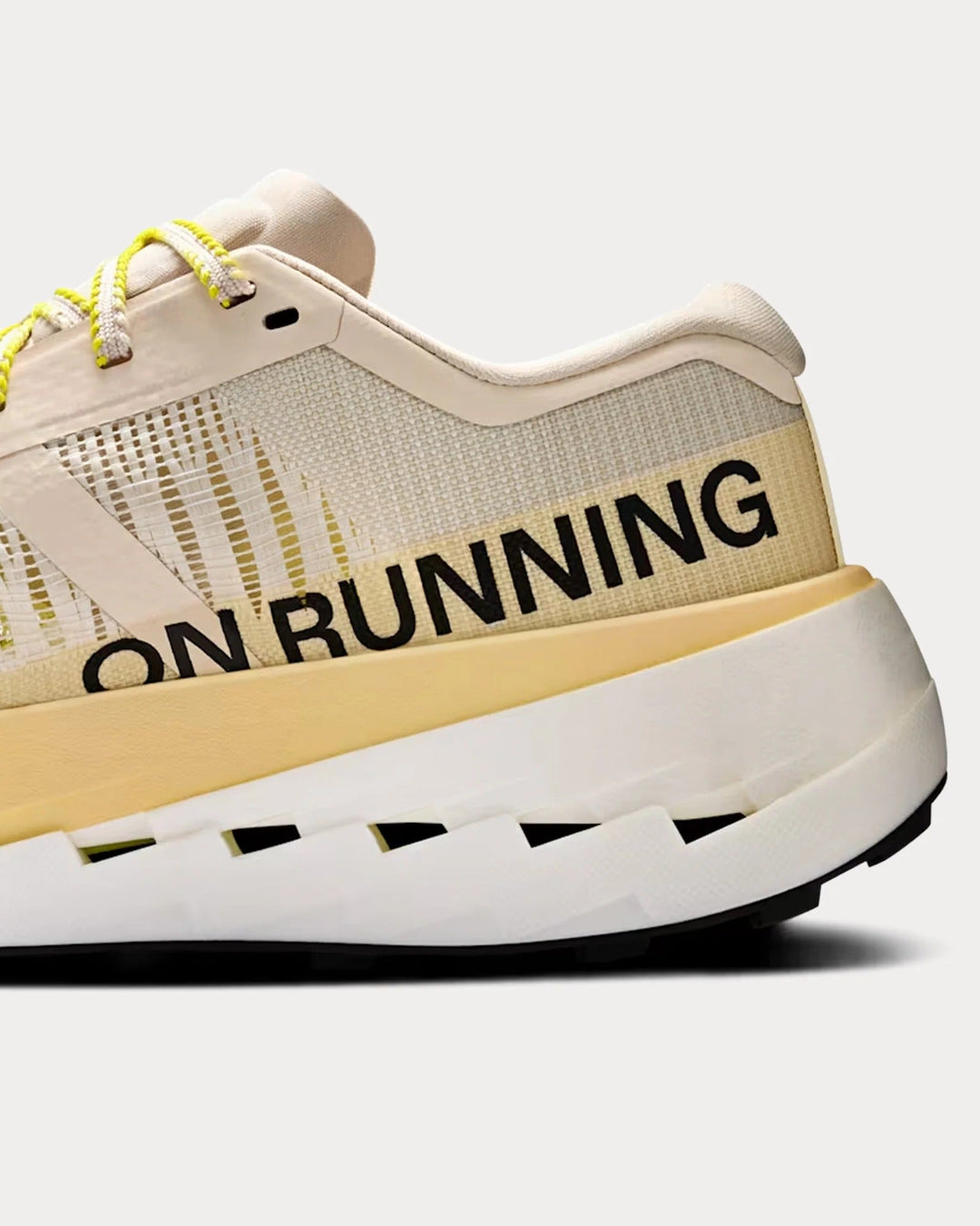On Running Cloudultra Pro - Pérola/Lichia