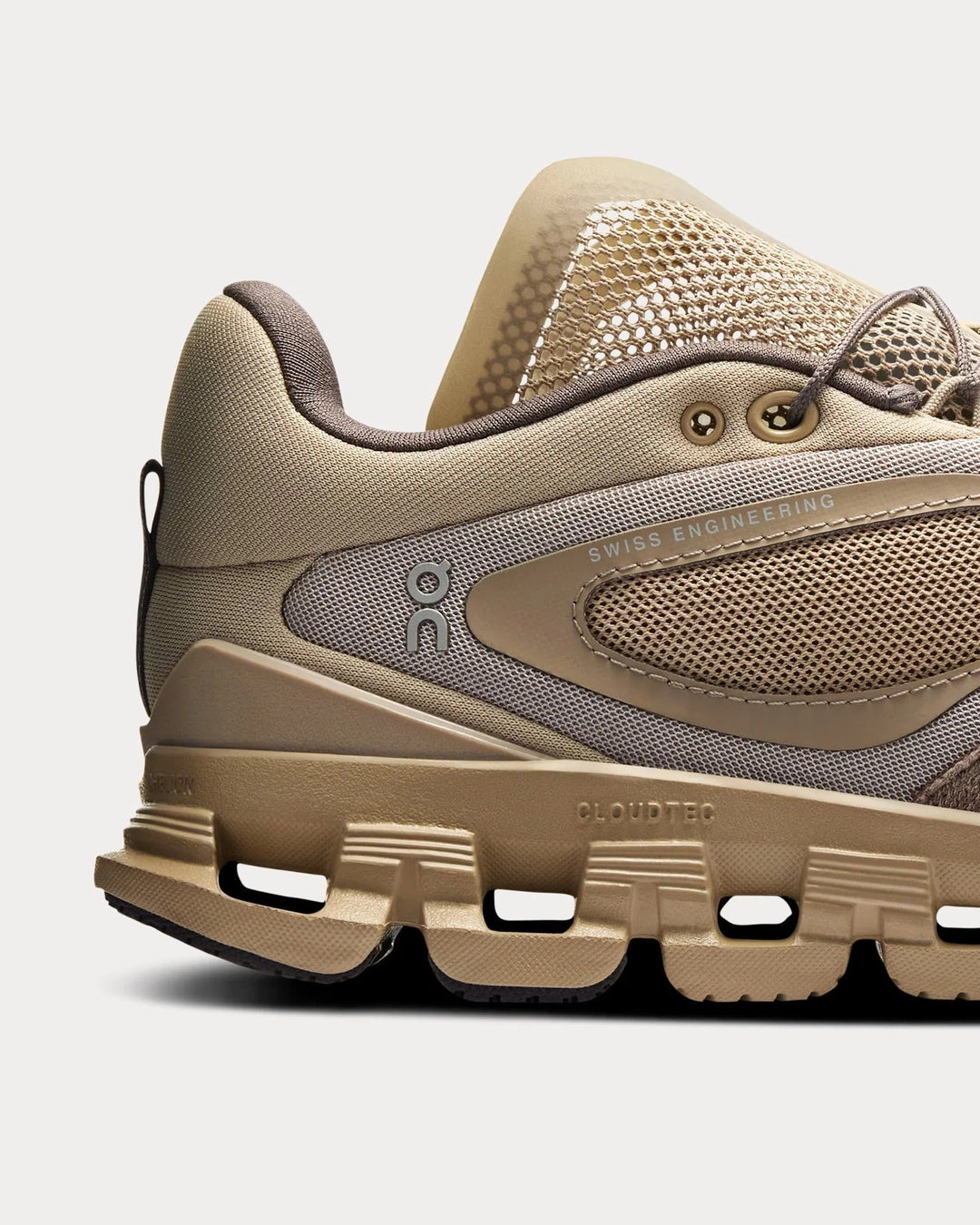 On Running x FKA Twigs Cloud X – Deserto