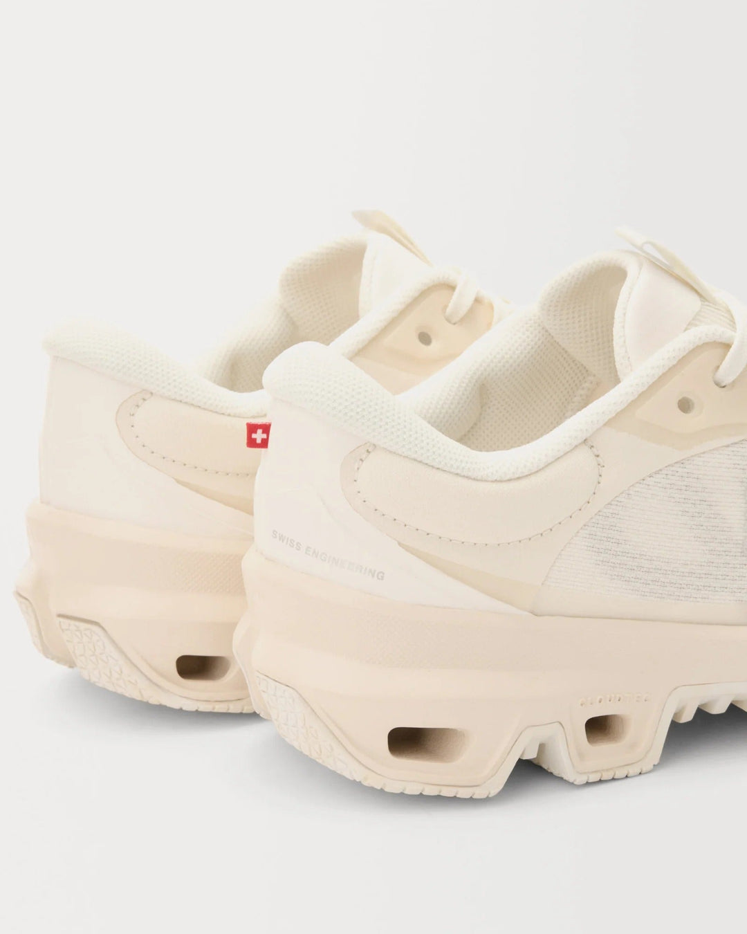 On Running x Loewe Cloudventure 2.0 – Casca de Ovo