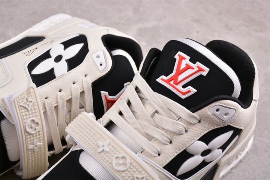 Louis Vuitton Trainer – Preto/Branco/Creme