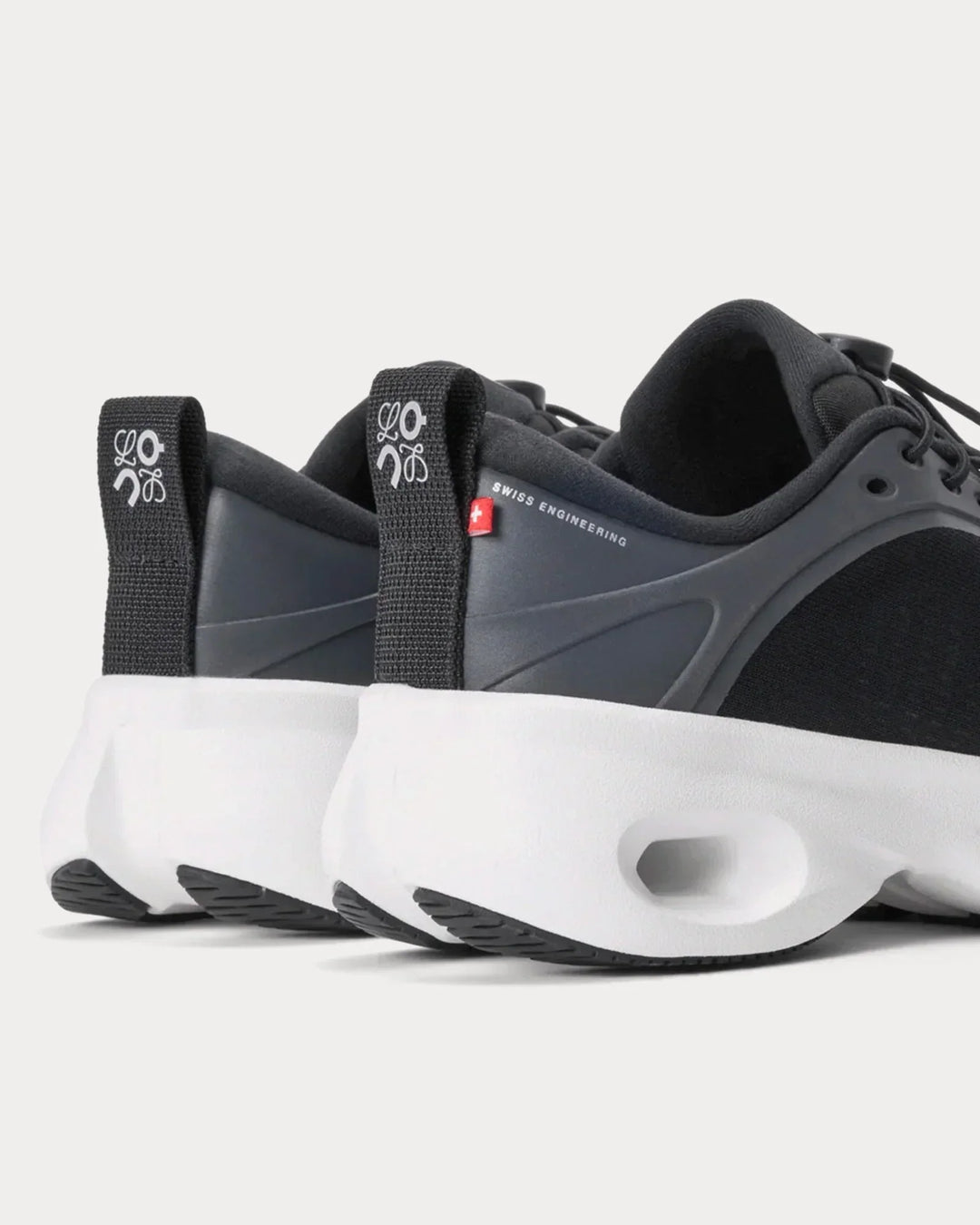 On Running Cloudsolo Loewe – Preto/Branco