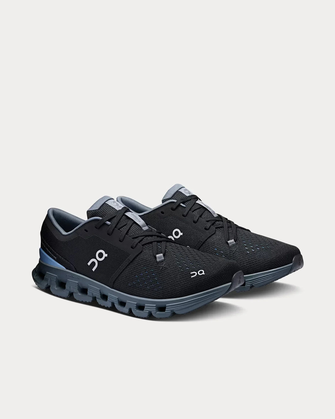 On Running Cloud X 4 – Preto/Cambraia
