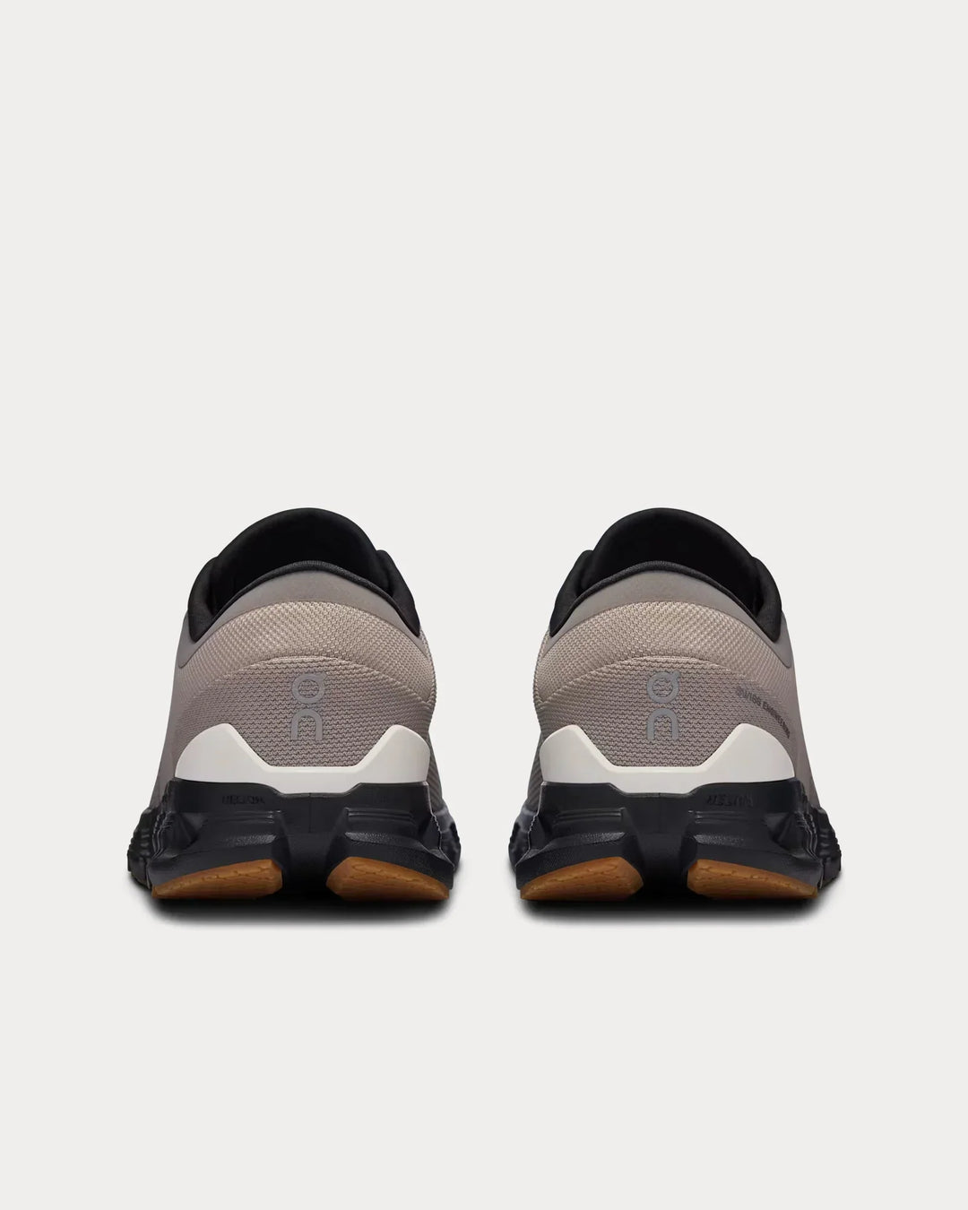 On Running Cloud X 4 – Névoa/Preto