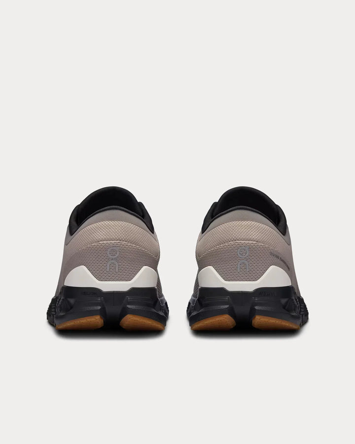 On Running Cloud X 4 – Névoa/Preto