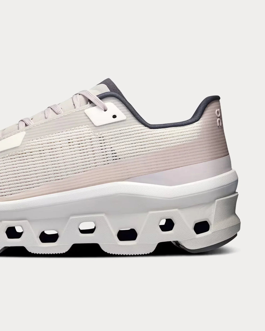 On Running Cloudmonster Void – Marfim/Lobo