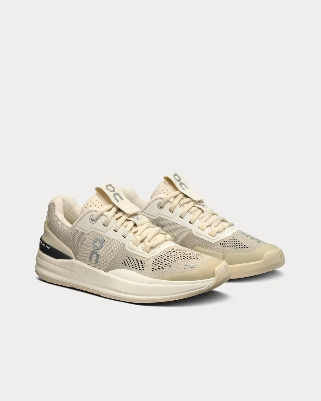 On Running The Roger Pro – Areia/Marfim