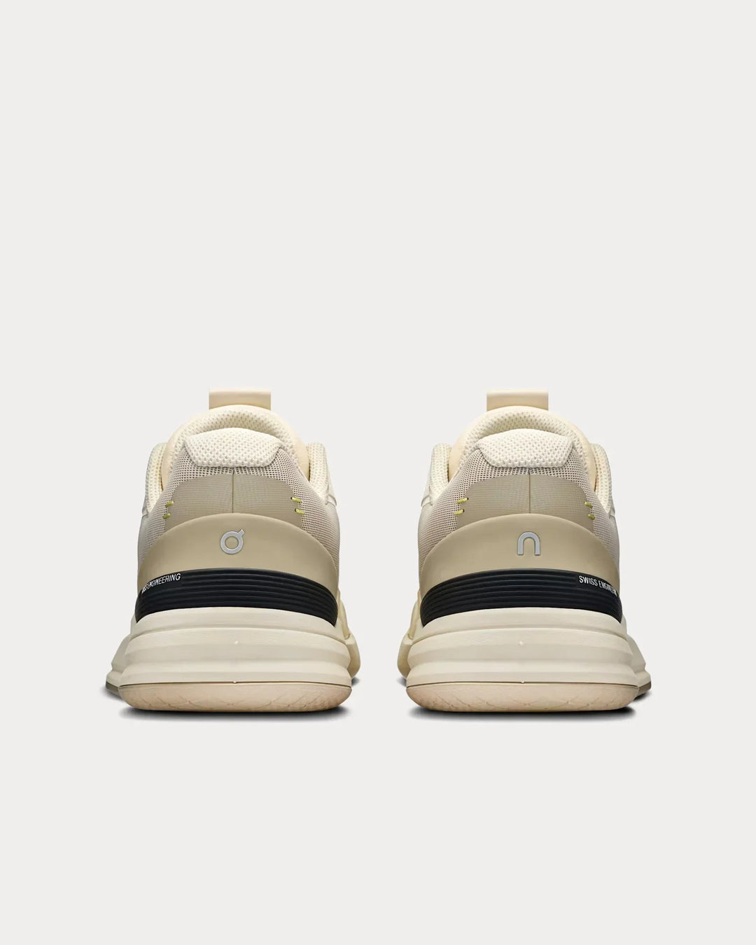 On Running The Roger Pro – Areia/Marfim