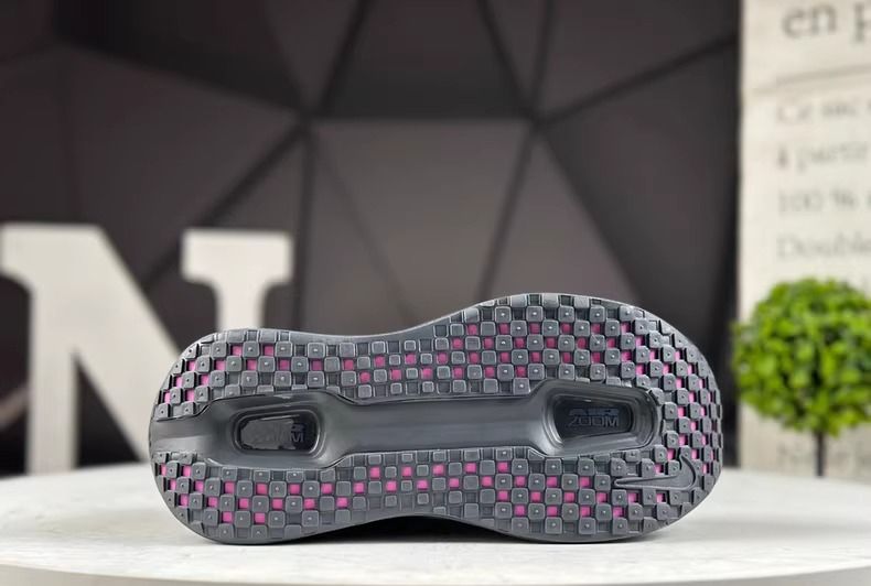 Tênis Nike Vomero Premium Preto/Roxo
